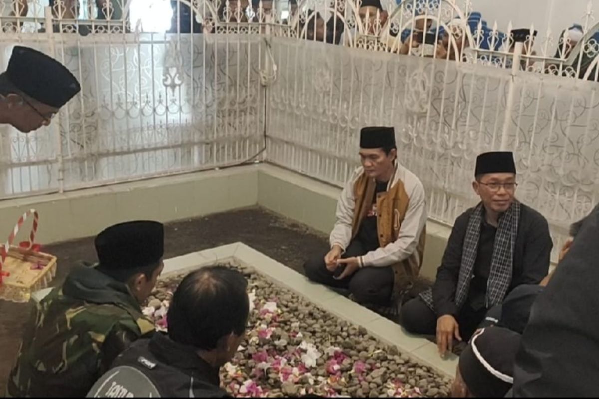 Ribuan ASN dan Kadus di Lombok Tengah ikuti ziarah makam