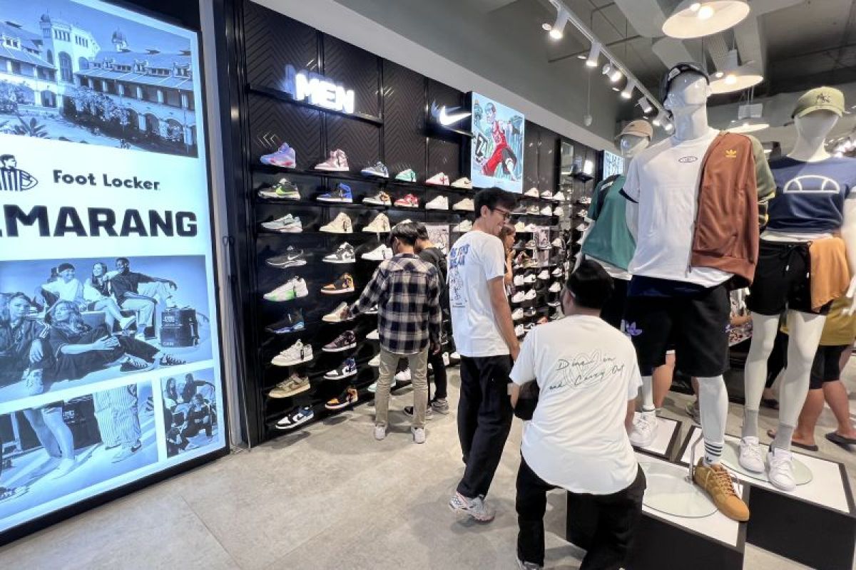 Tawarkan sepatu edisi terbatas, Foot Locker buka di Semarang