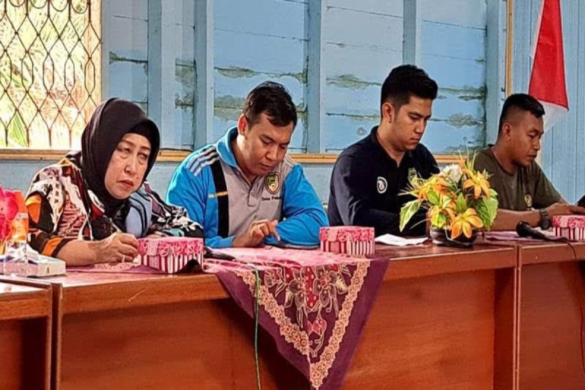 Warga  Desa Pendreh sampaikan aspirasi kepada Ketua DPRD Barut