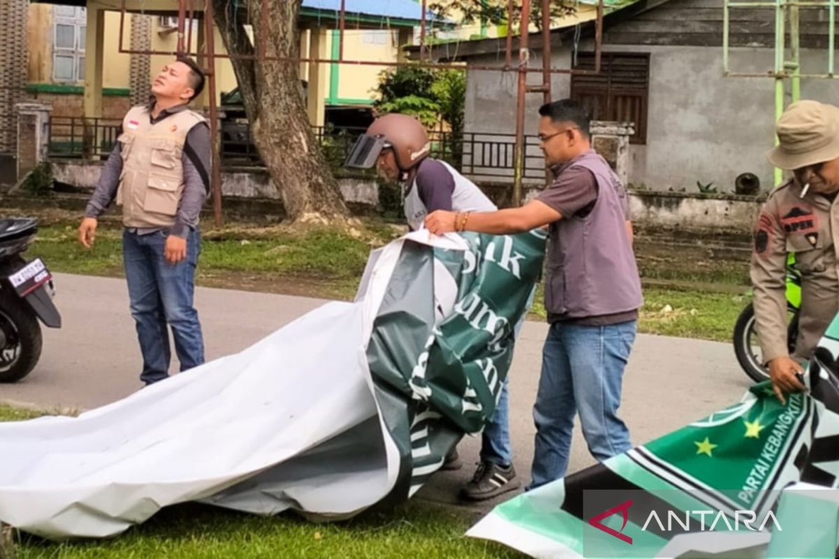 Bawaslu Meranti cabut ratusan APS berunsur kampanye