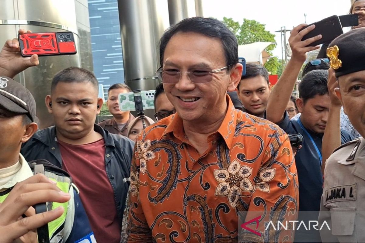 KPK periksa Ahok selama 6,5 jam