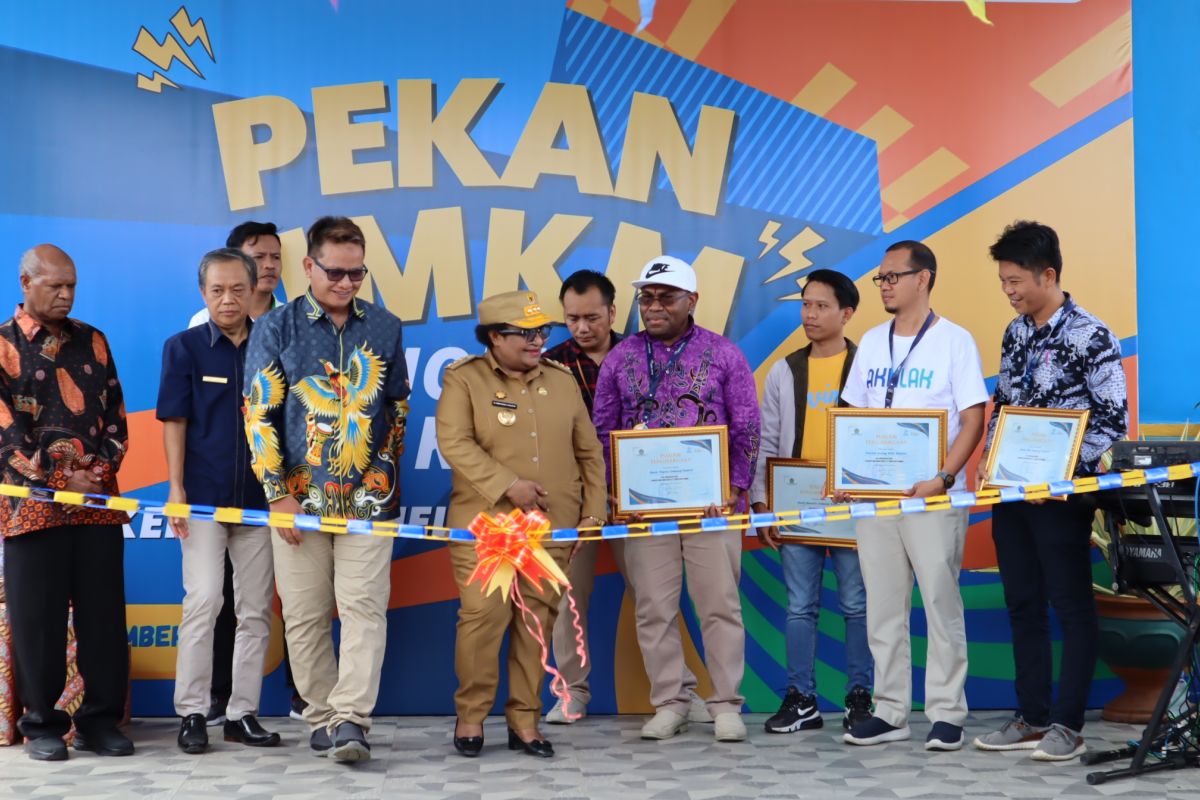 Pj Gubernur Papua Tengah minta masyarakat gunakan produk buatan UMKM lokal