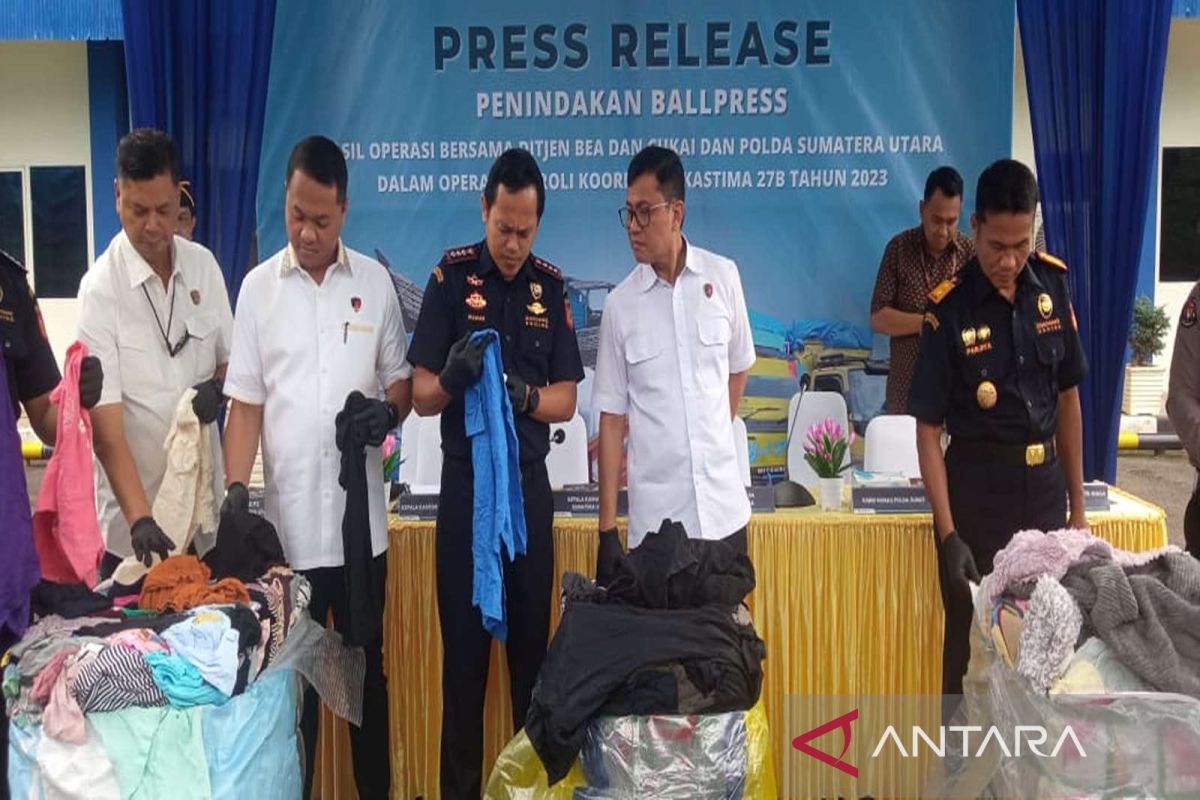 Polda Sumut dan Bea Cukai ungkap penyelundupan pakaian bekas ilegal