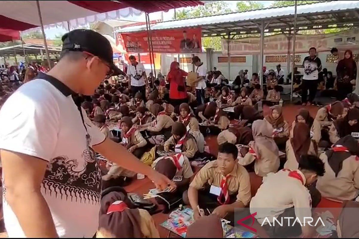 Seribu anggota Pramuka ikuti lomba mewarnai wayang di Banyumas