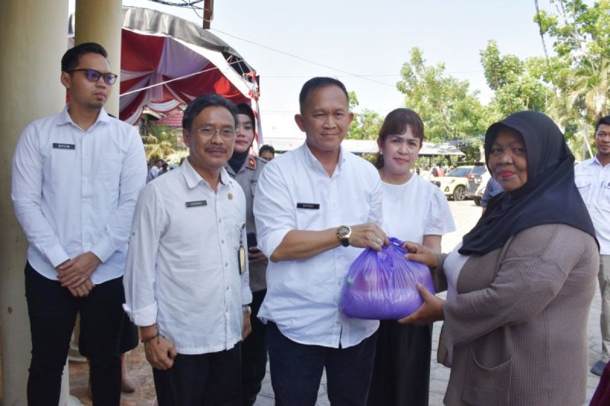 Kendalikan inflasi, Pemkab Kapuas selenggarakan pasar murah