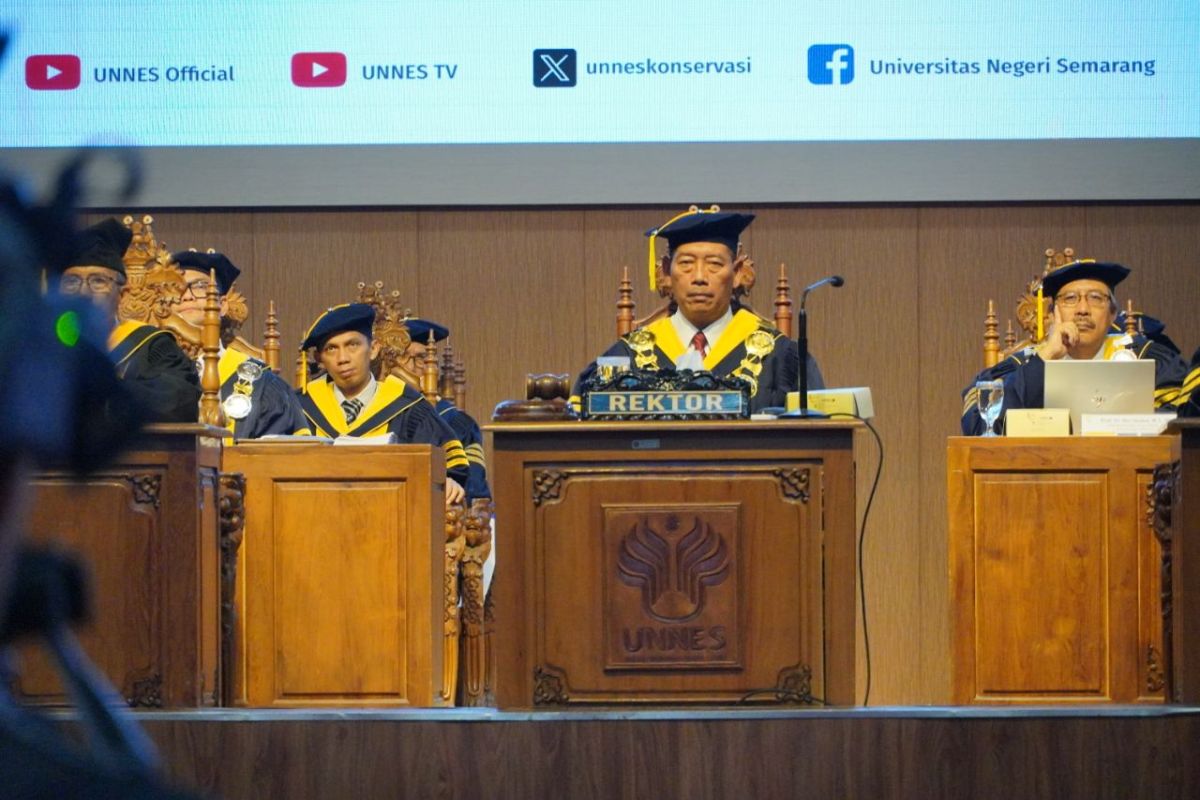 Unnes  kukuhkan sembilan guru besar baru