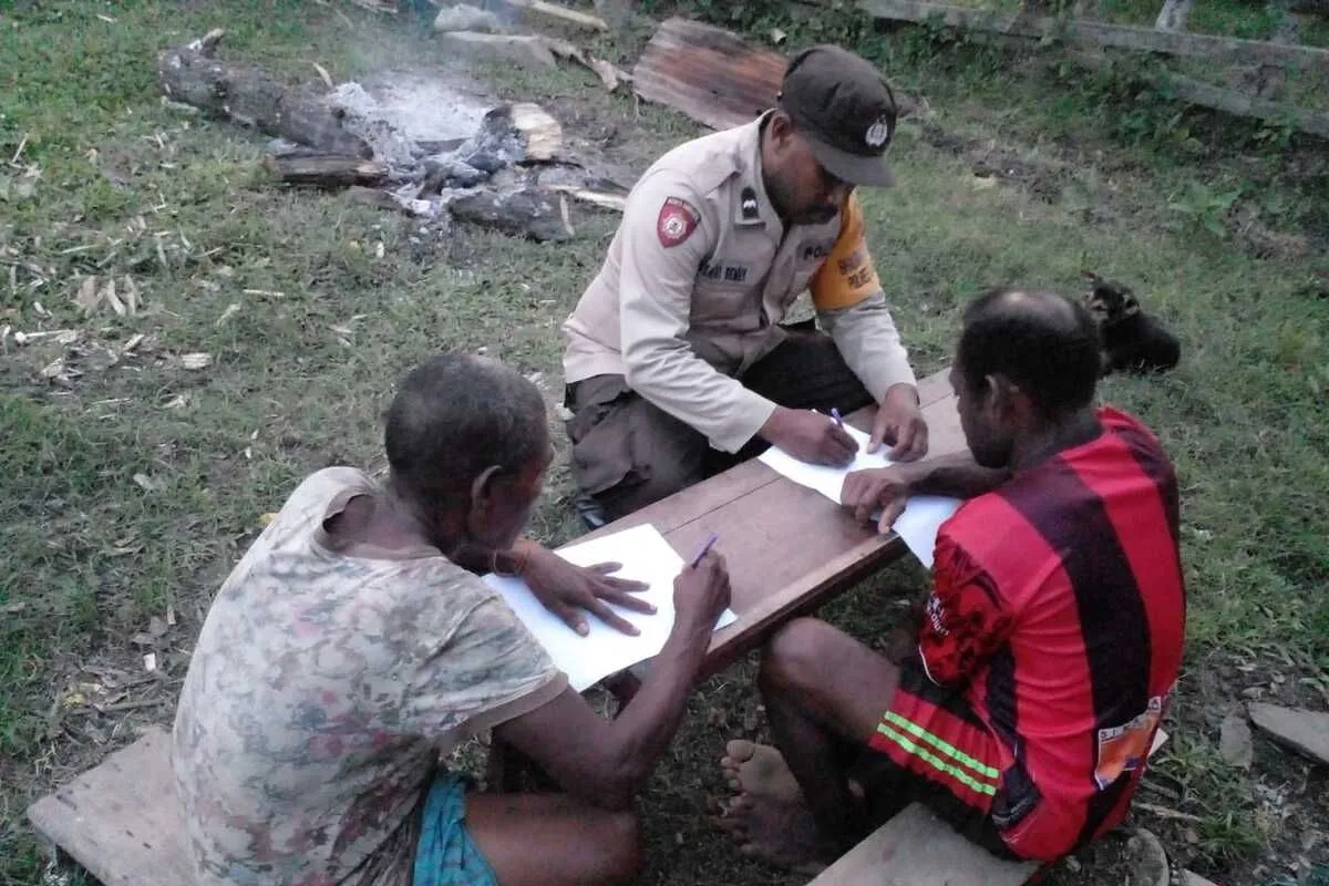 jayapura-police-empowers-elders-with-innovative-literacy-programs