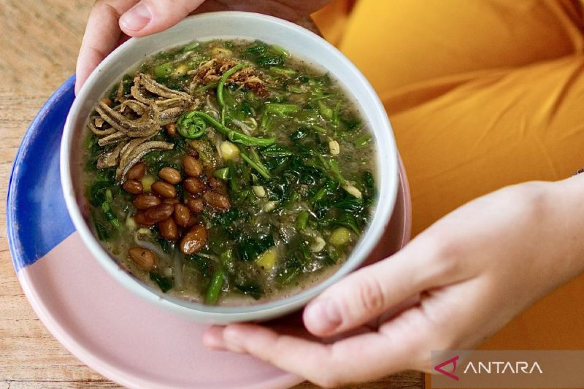 Geliat persaudaraan dan ekonomi di balik semangkuk bubur pedas