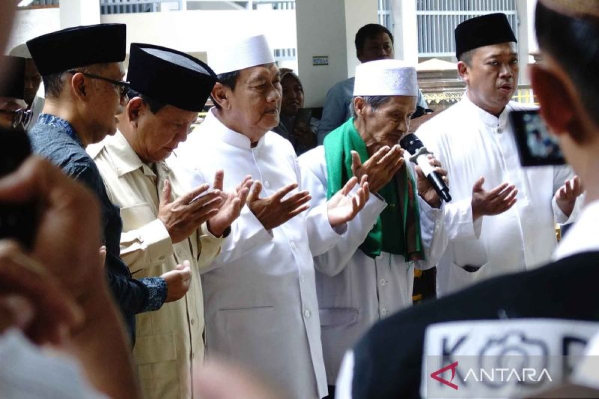 Prabowo Subianto ziarah ke makam pendiri NU