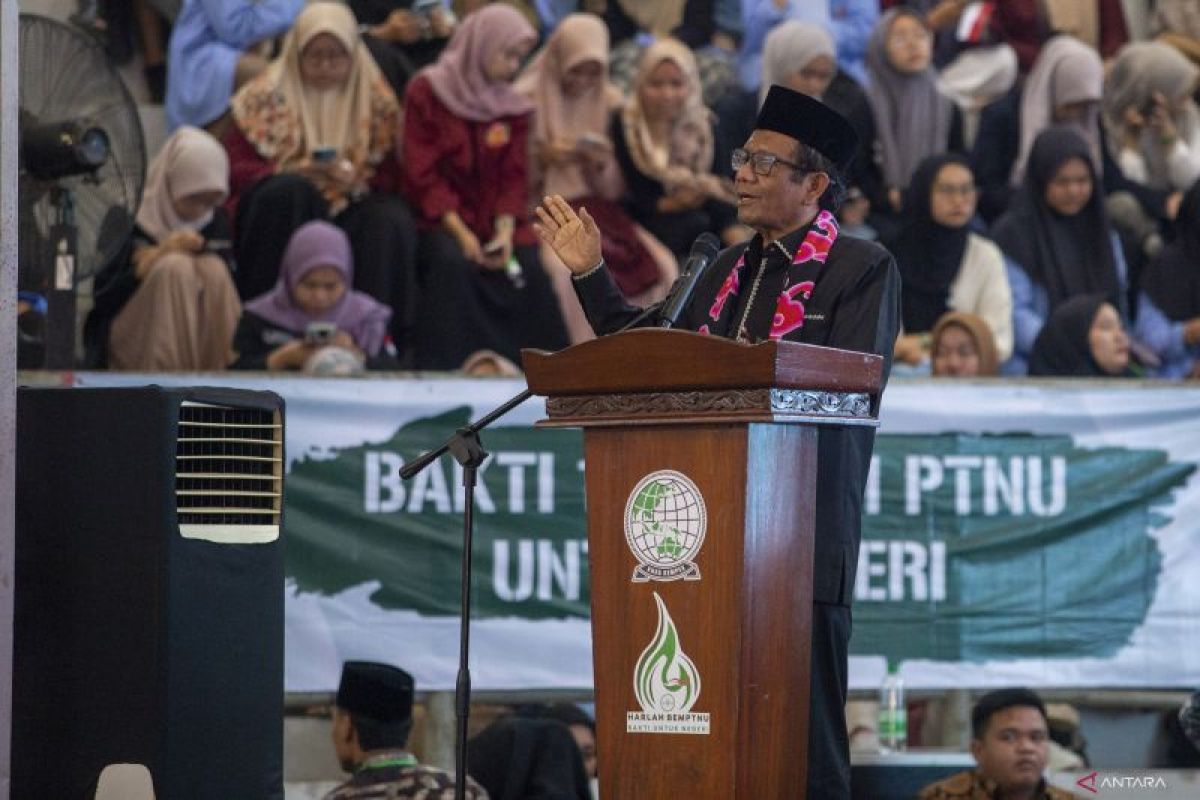 Pilih pemimpin yang benar, jangan takut terhadap ancaman, kata Mahfud