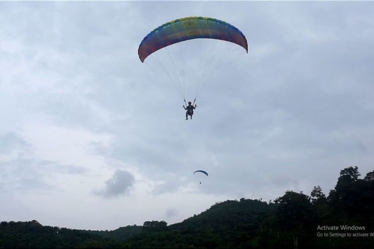 42 atlet paralayang ikuti Festival Bukik Marando Pasaman Barat