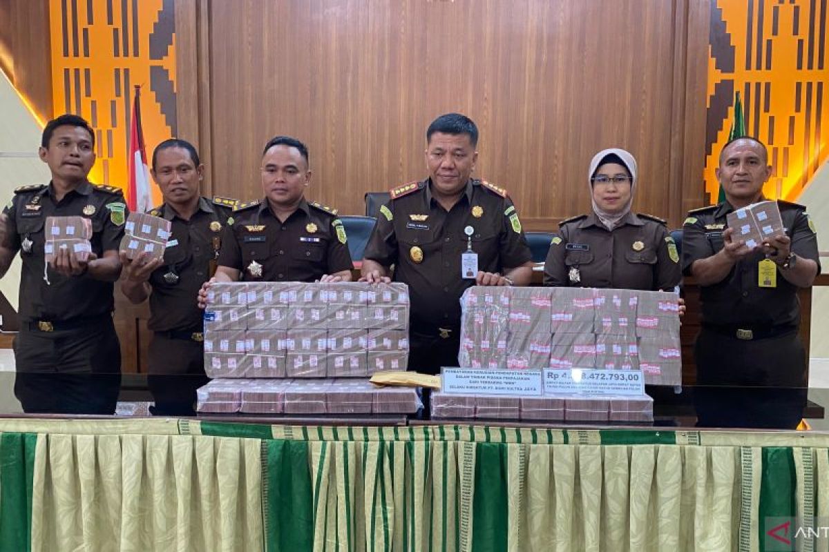 Kejari Kota Kendari terima pengembalian uang kasus korupsi pajak Rp4,3 M