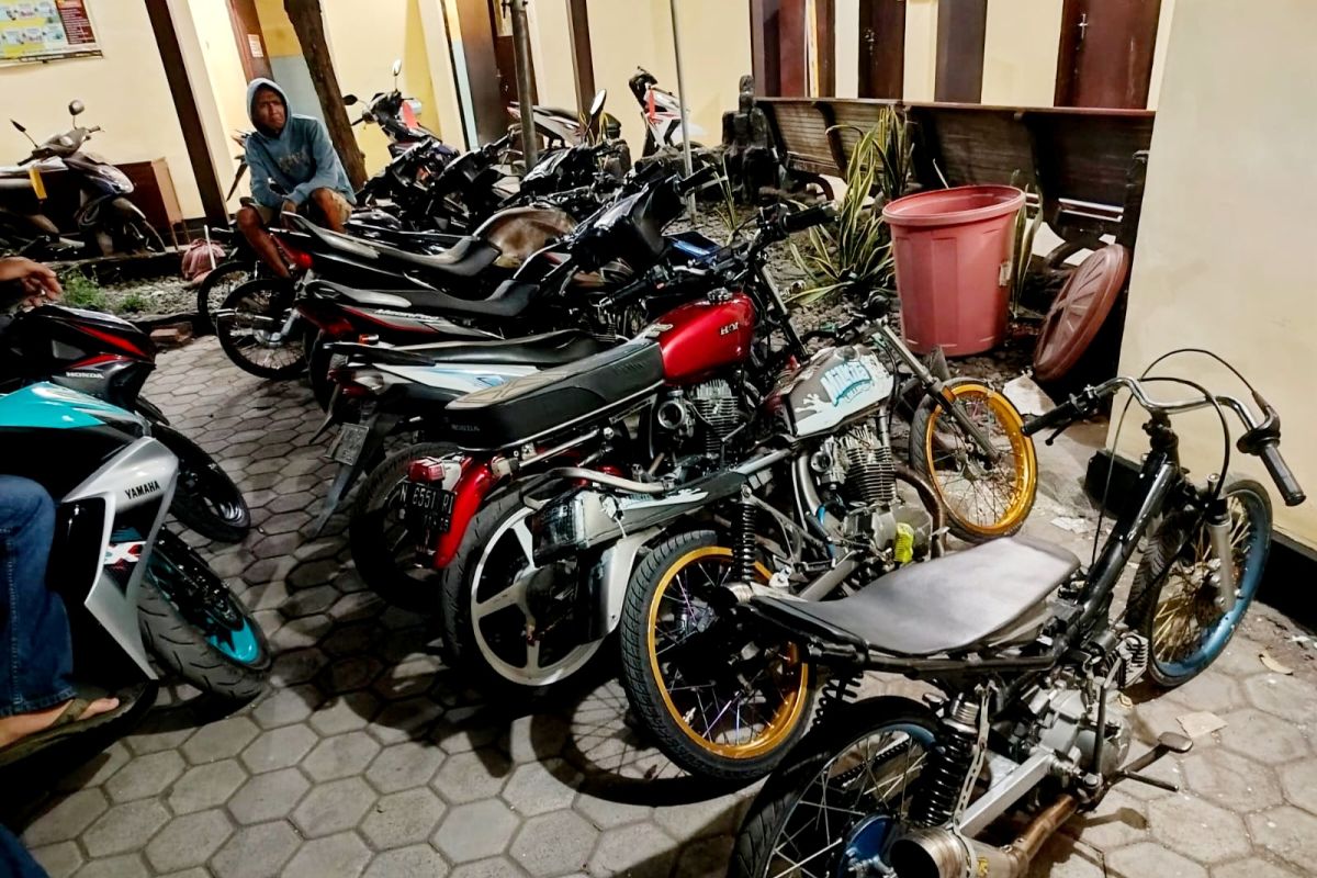 Motor knalpot brong dikandangkaan