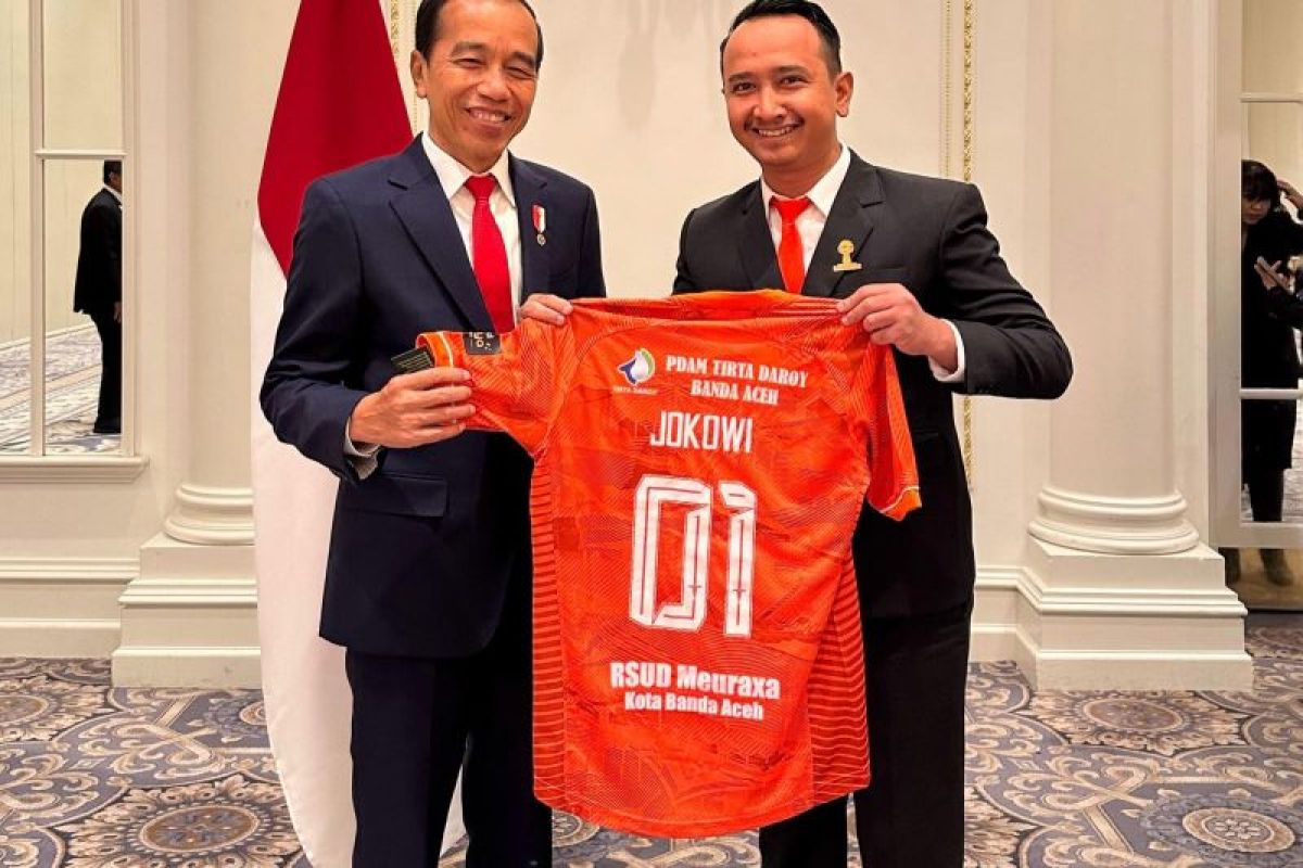 Persiraja serahkan jersey khusus untuk  Jokowi di Amerika