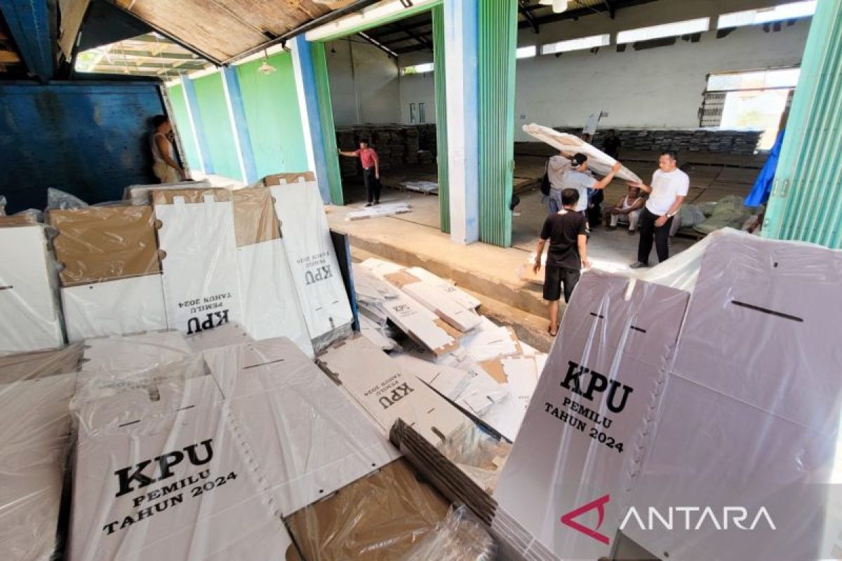 KPU Situbondo baru menerima logistik pemilu 3.300 kotak suara
