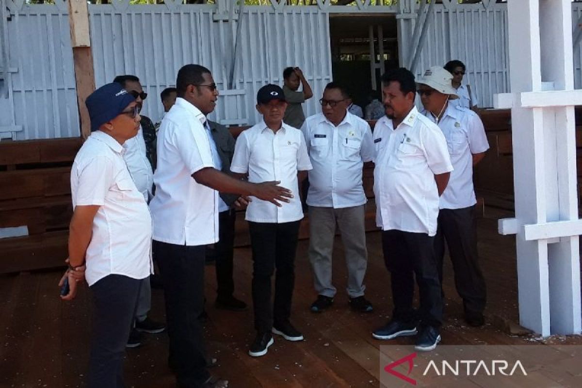 Menteri Investasi Bahlil tinjau kesiapan sarana Sail Teluk Cenderawasih Biak