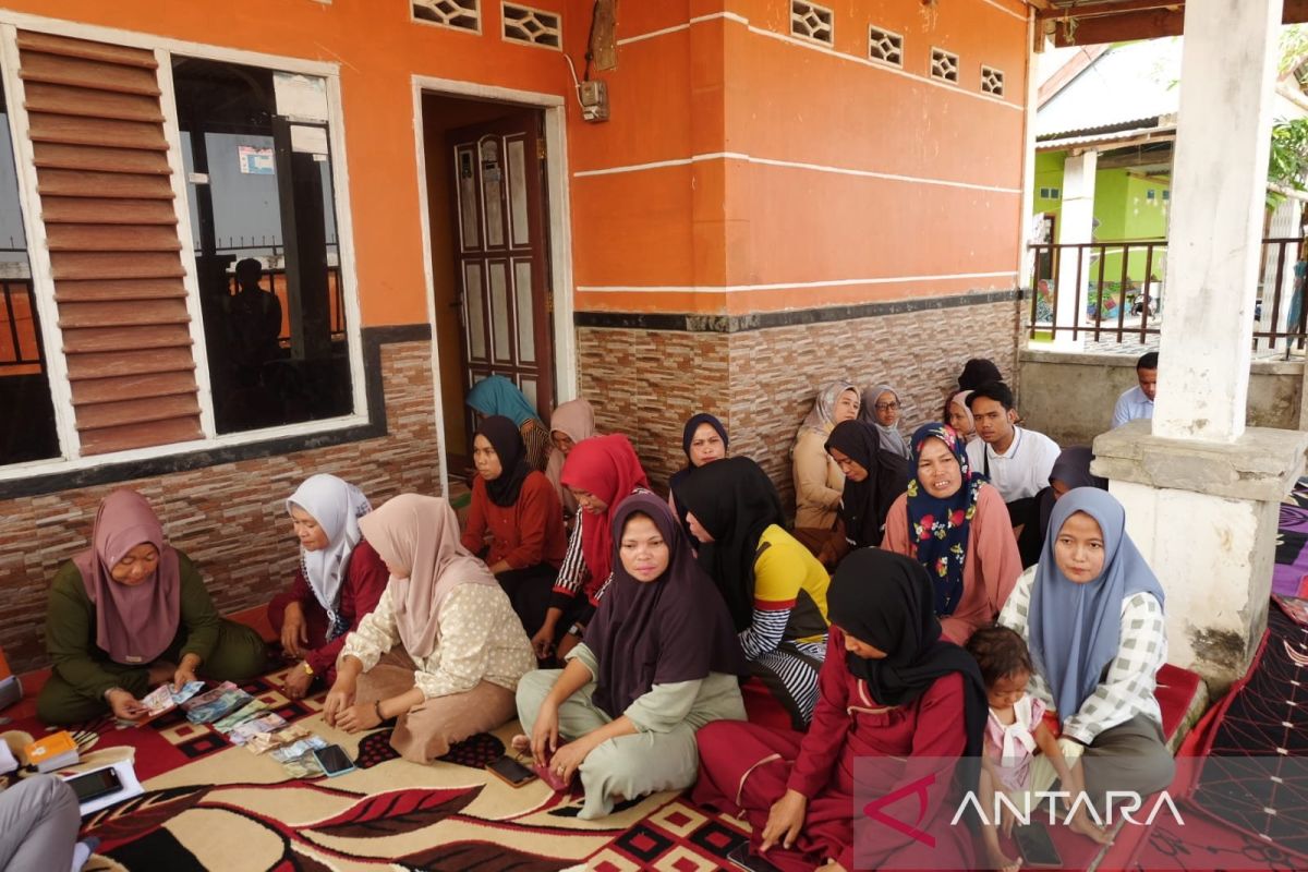 Perempuan berdaya dan produktif lewat pendampingan BTPN Syariah