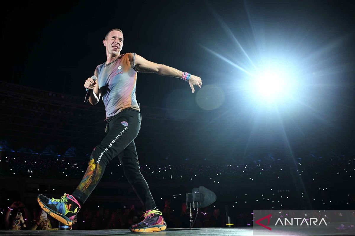 Chris Martin Coldplay sebut boleh dong pinjam seratus