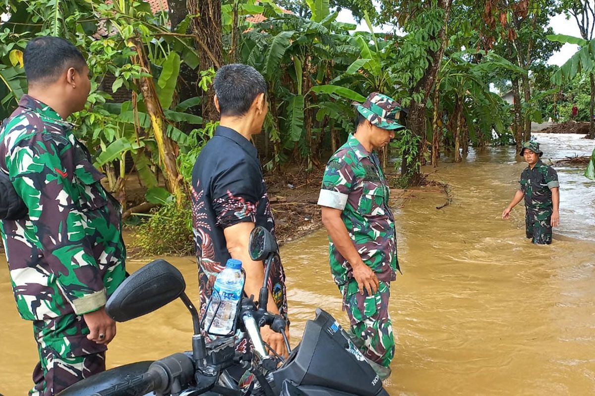 Warga Banyumas dan Cilacap diimbau mewaspadai hujan  ekstrem