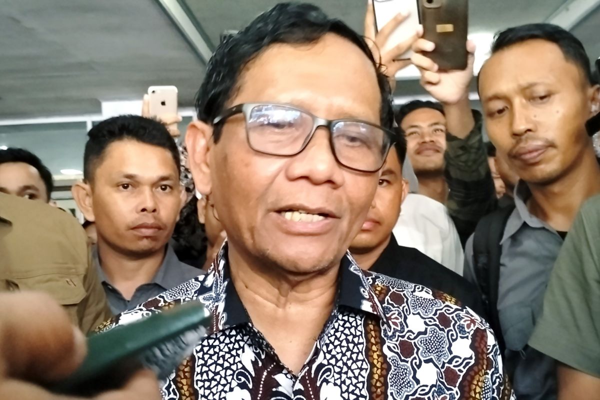 Menko Polhukam sebut yang biasanya curang adalah antar-kontestan