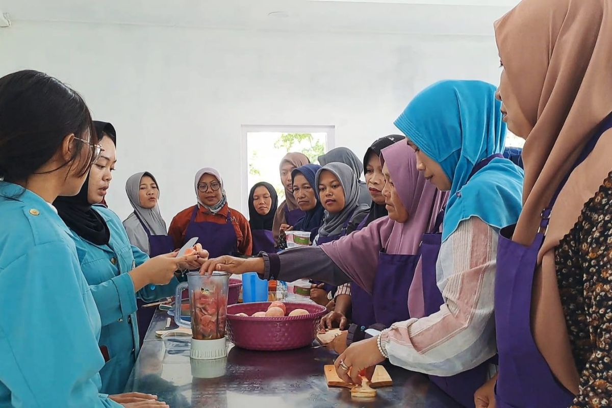 UNS  ajak masyarakat manfaatkan buah lokal untuk makanan olahan