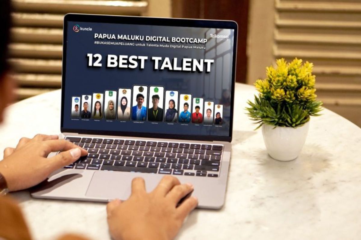 Telkomsel umumkan 12 mahasiswa "Best Talents Program Papua Maluku Digital Bootcamp 2023"