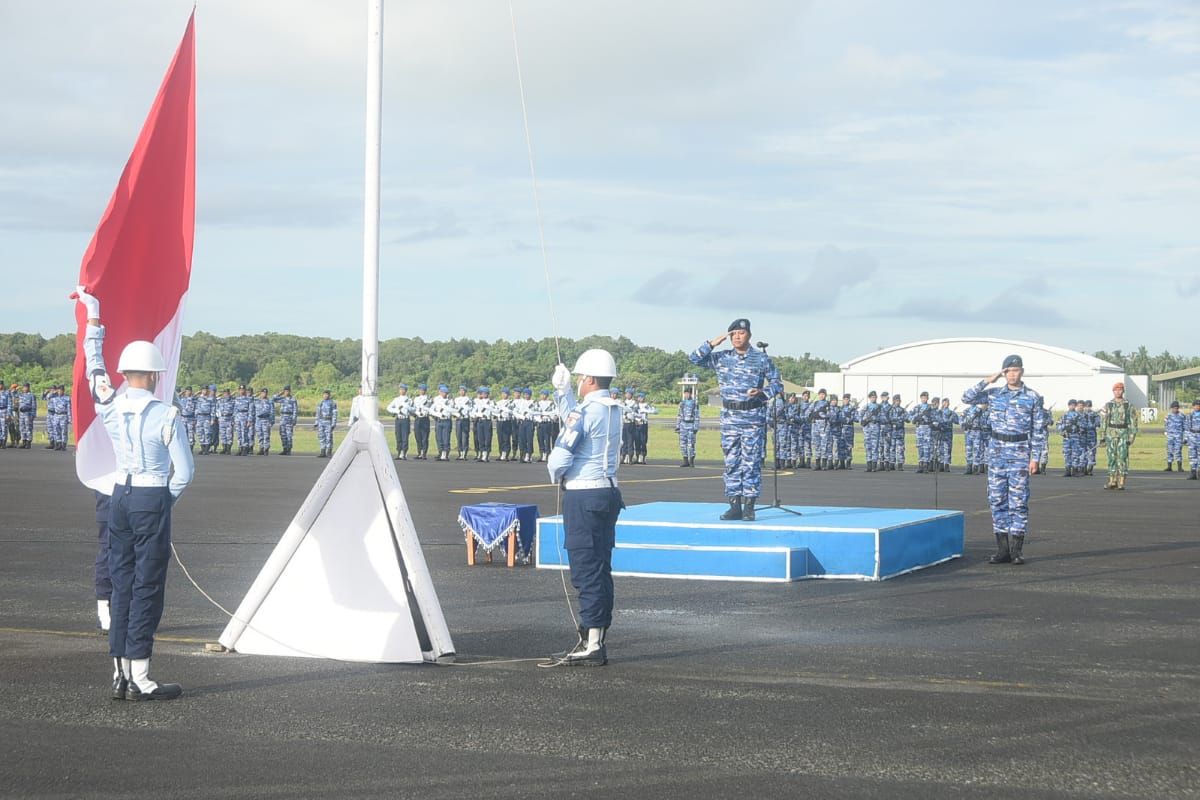 Lanud RSA Natuna kibarkan bendera setengah tiang