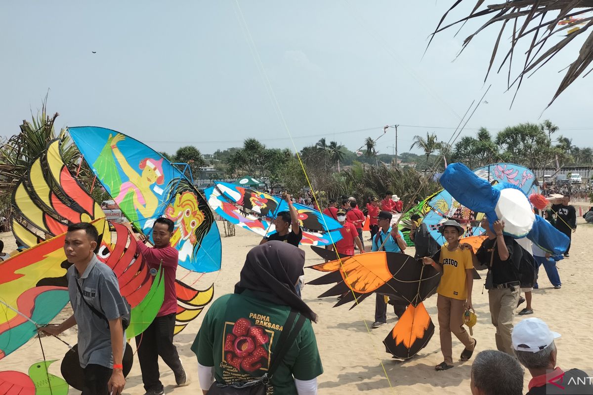 Festival layangan di Pantai Kalianda Beach dongkrak kunjungan wisatawan