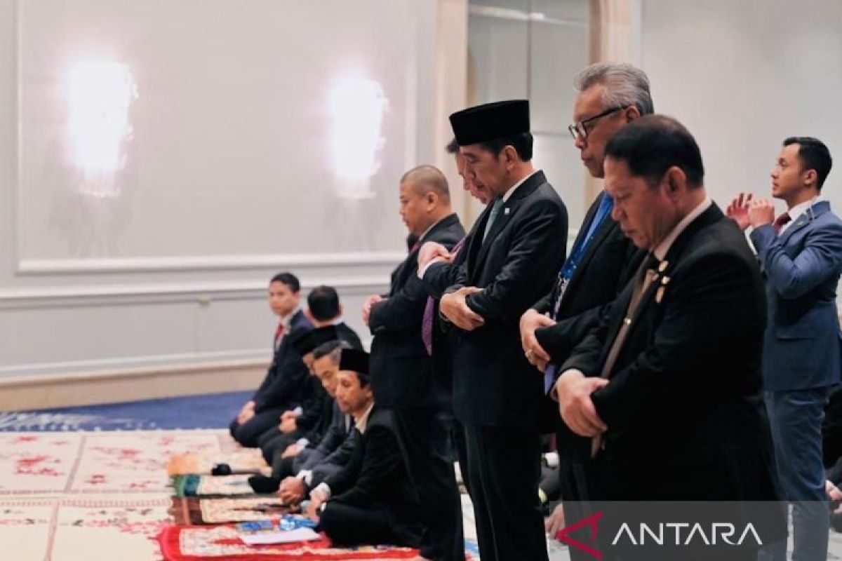 Presiden Jokowi shalat Jumat di San Fransisco usai hadiri KTT APEC