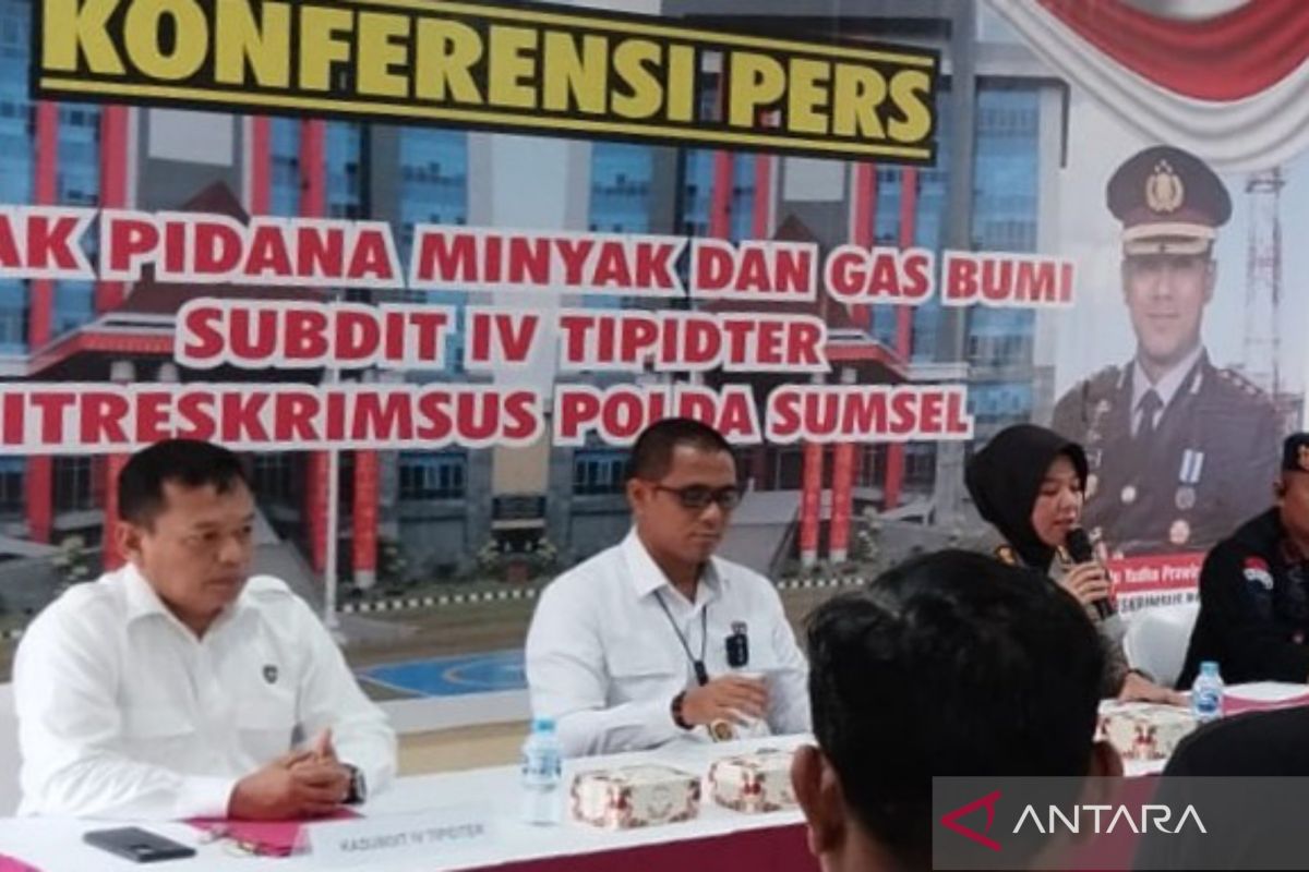 Polda Sumsel buru pemilik  gudang penampungan BBM ilegal di Ogan Ilir