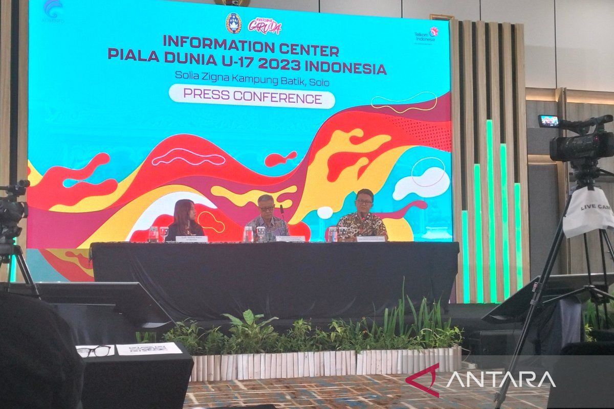 Piala Dunia U-17, penonton dan ofisial berburu di Kampung Batik Solo