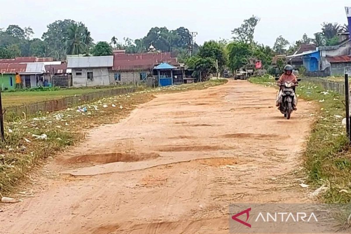 Warga Sampit tagih janji perbaikan jalan dalam kota