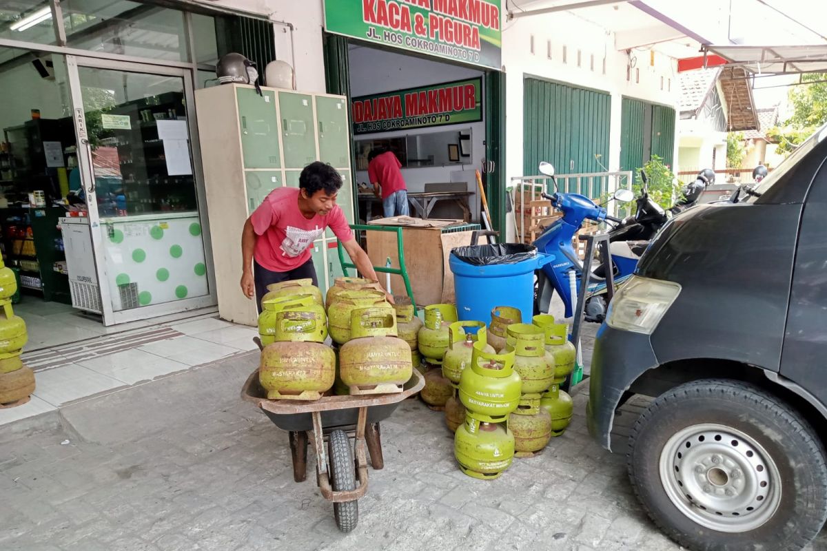 Pangkalan elpiji 3 kilogram di Kota Mataram diminta tempel HET