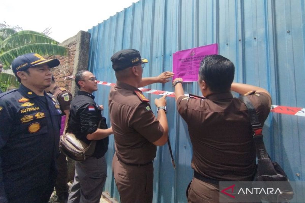 Rumah terpidana kasus rokok ilegal disita kejaksaan