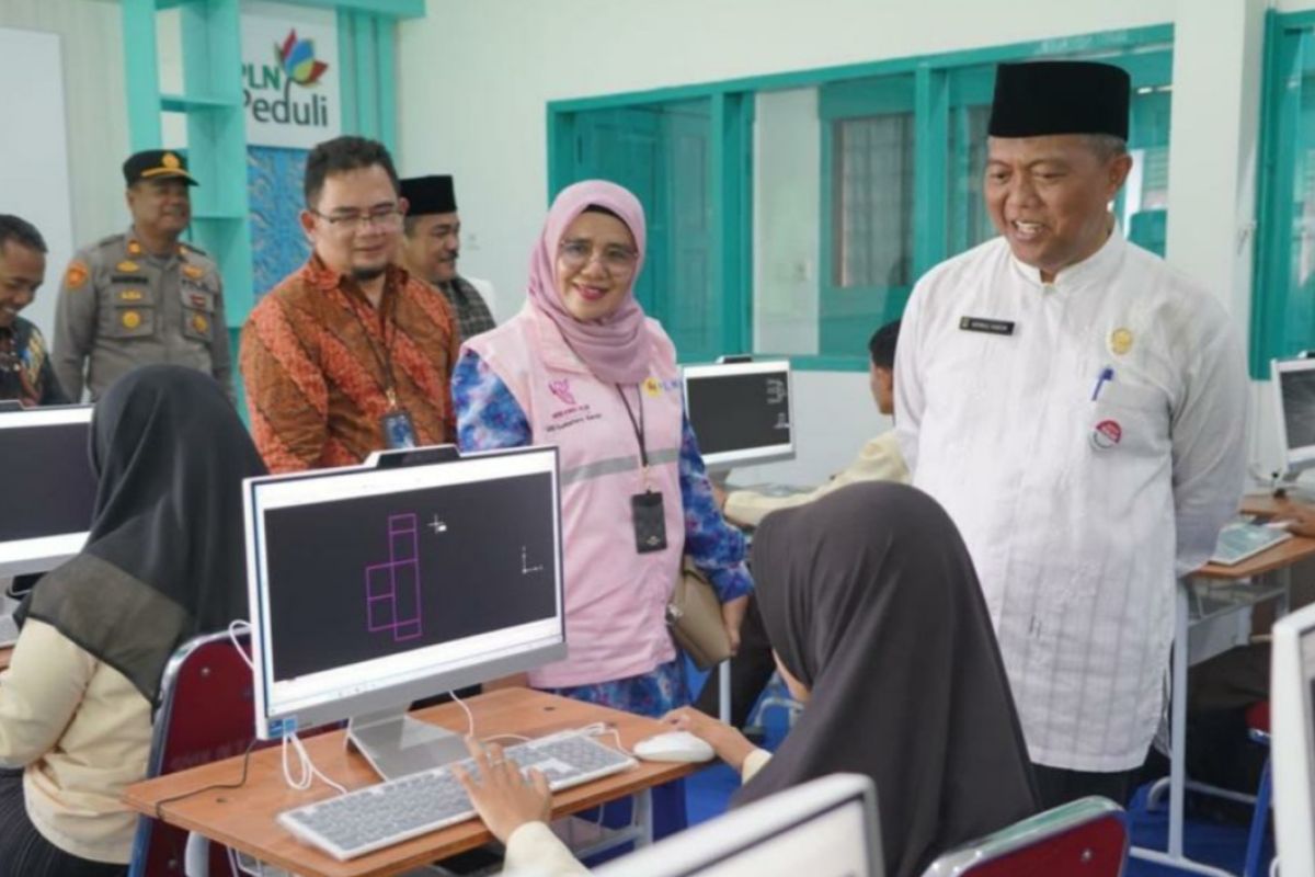 Wajah baru Laboratorium Komputer SMK 1 Sumbar, sumbangsih PLN Peduli