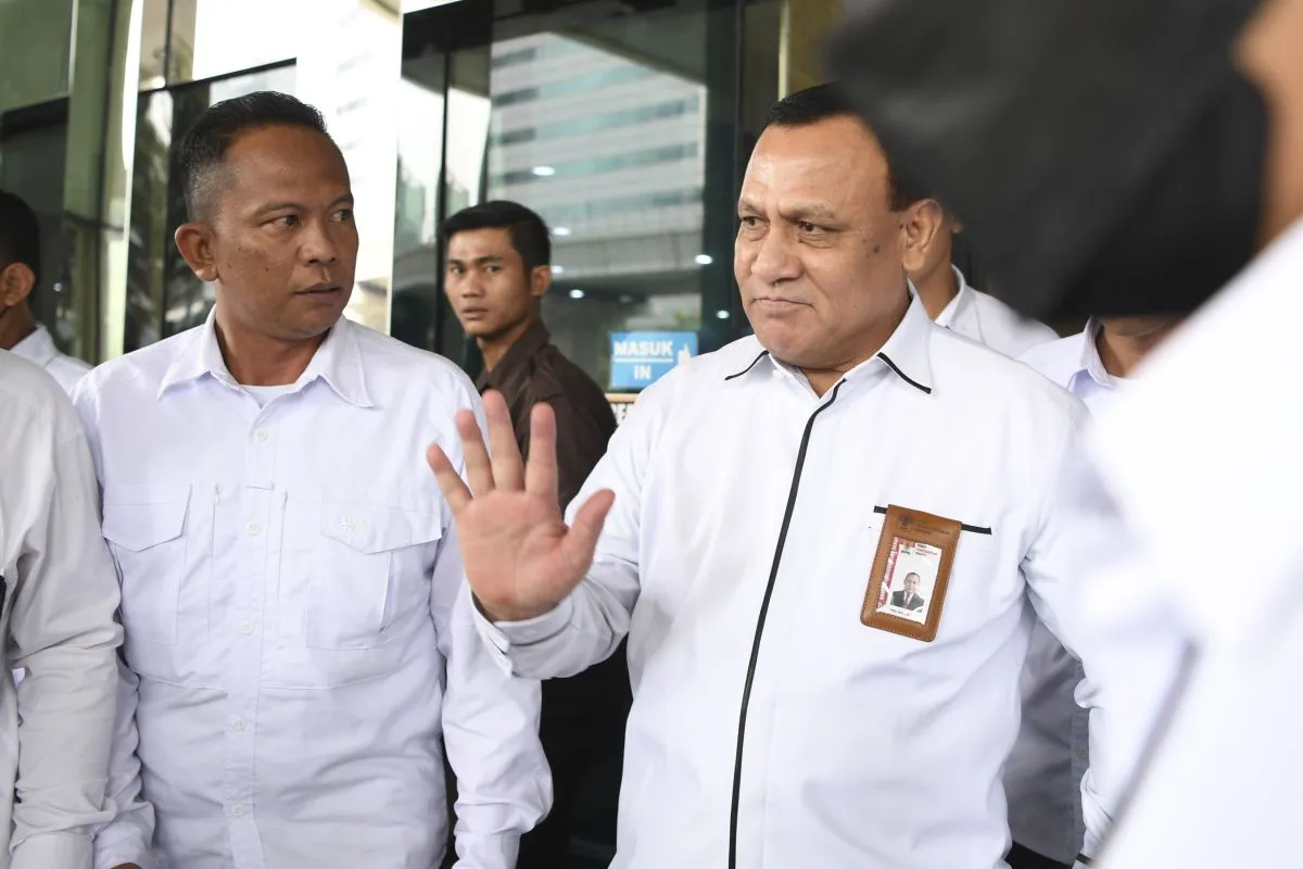 kpk-deputy-chairman-apologizes-as-firli-bahuri-faces-charges