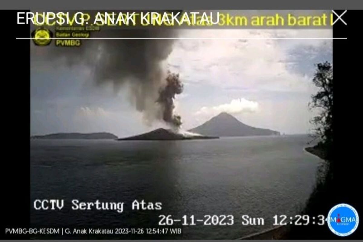 Gunung Anak Krakatau kembali erupsi pada hari ini