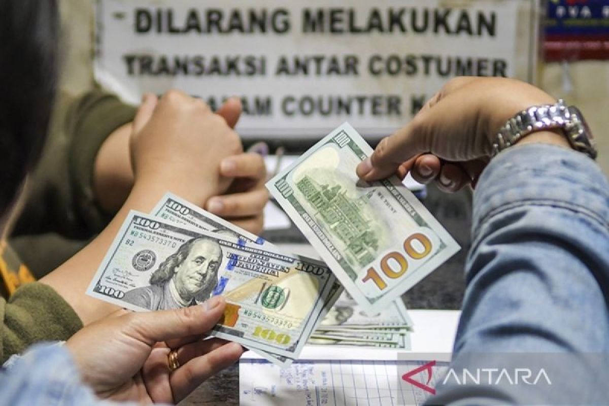 Nilai tukar rupiah menguat setelah data penjualan rumah AS di bawah perkiraan