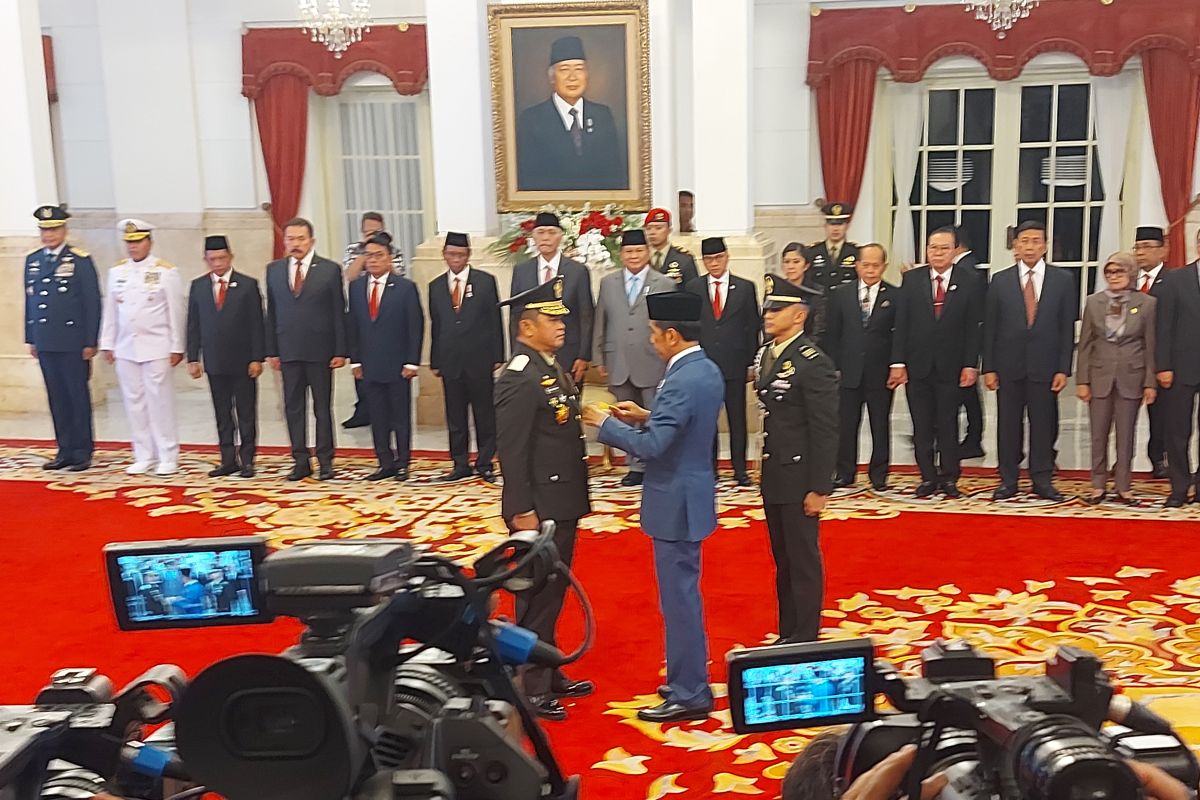 Maruli Simanjuntak resmi dilantik Presiden sebagai KSAD yang baru