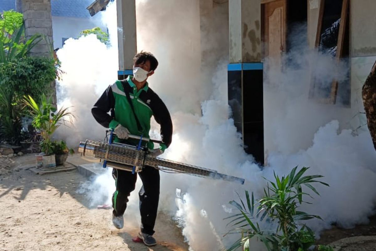 Dinkes Lombok Tengah melakukan fogging cegah DBD