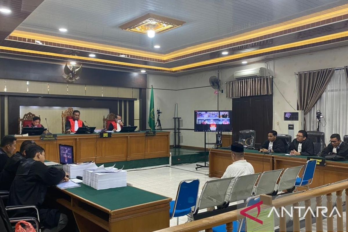 Bupati nonaktif Kepulauan Meranti Muhammad Adil dituntut 9 tahun penjara