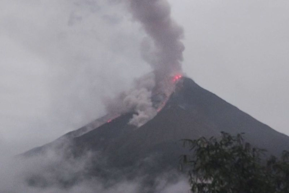 PVMBG turunkan status Gunung Karangetang di Pulau Siau jadi waspada