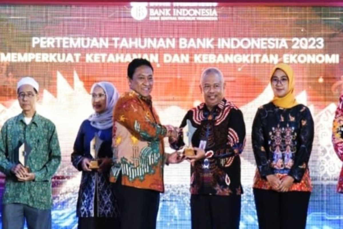 Dishanpang Kalteng terima Pahari Award 2023 dari BI