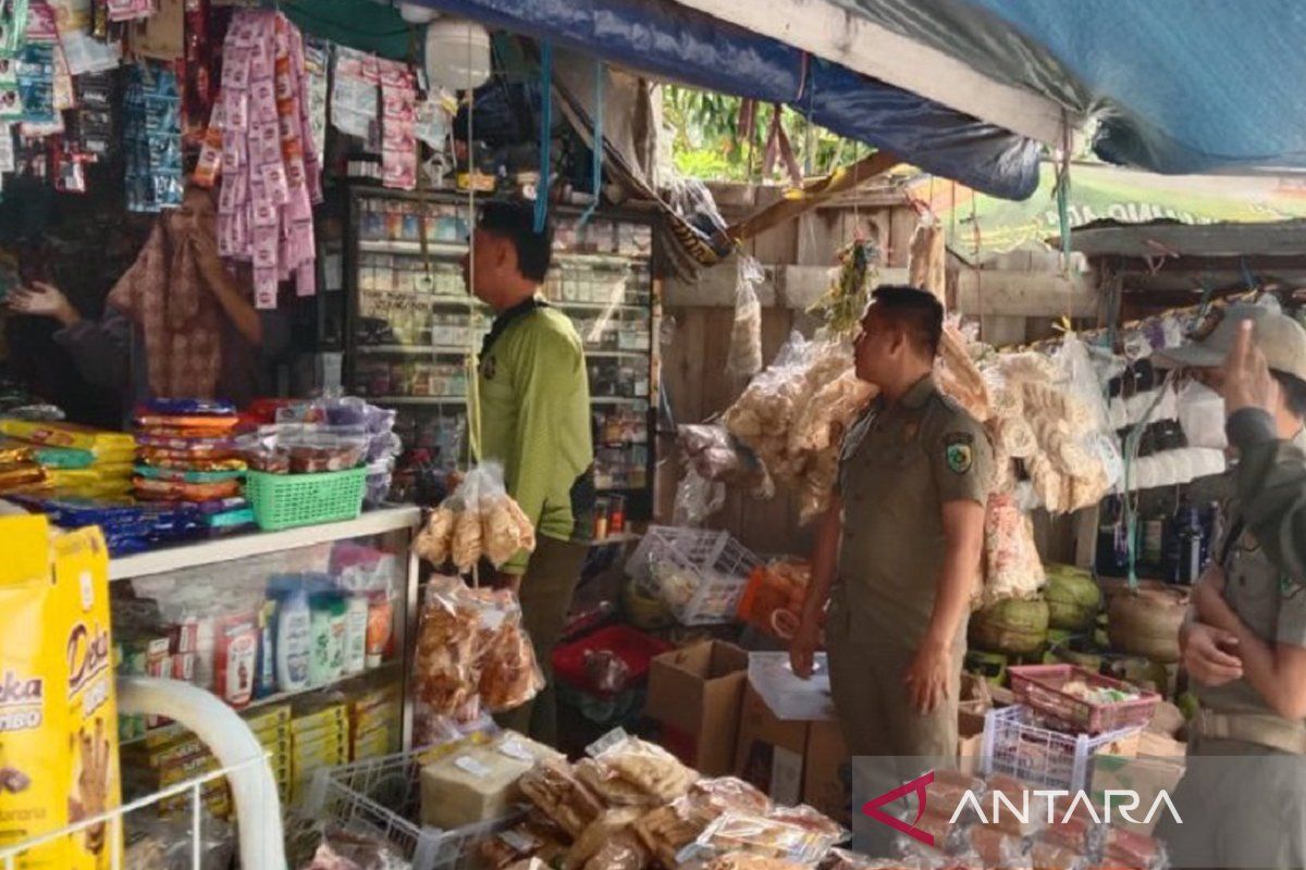 Satpol PP larang pedagang di Palangka Raya berjualan di atas drainase