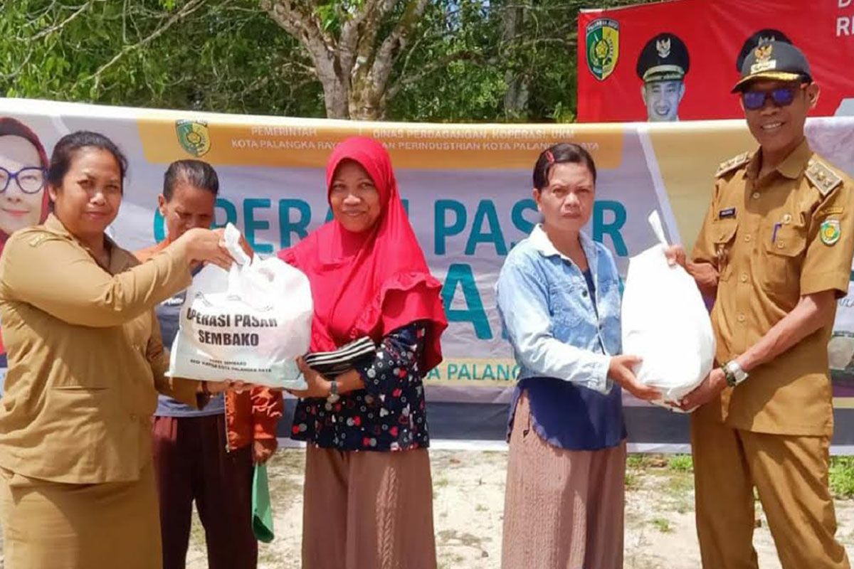 Pemkot Palangka Raya salurkan 700 paket sembako murah