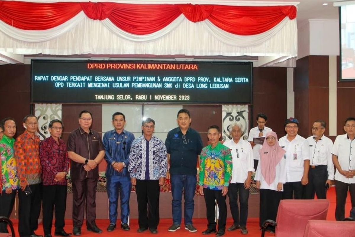 Bahas usulan pembangunan SMK Desa Long Lebusan Malinau.