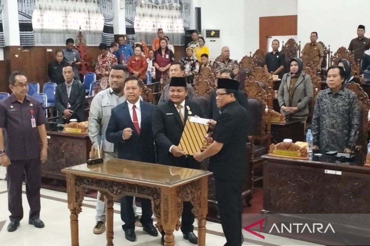 Tujuh Fraksi DPRD Kapuas setujui RAPBD 2024 menjadi Perda