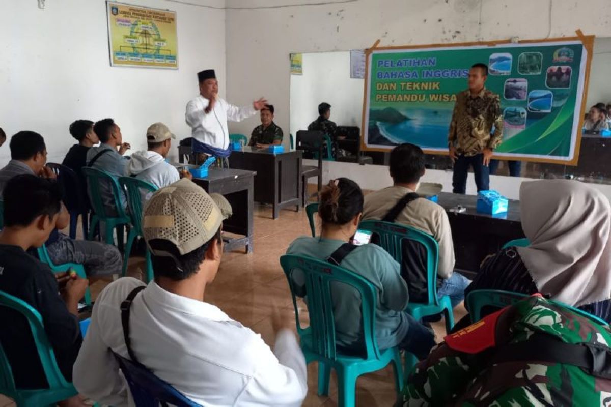 Kodim memperkuat kemampuan Bahasa Inggris pemandu wisata Lombok Tengah