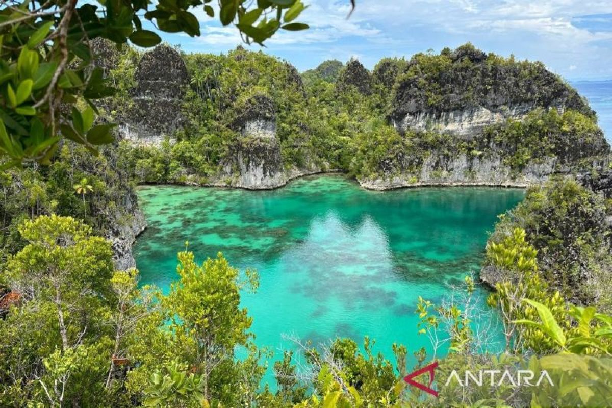 Menikmati pesona Telaga Bintang Raja Ampat, Papua Barat