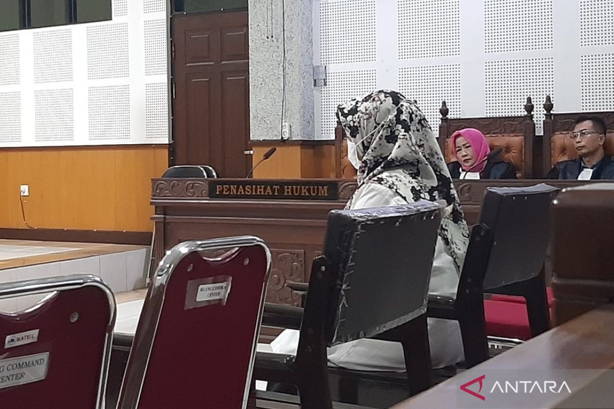 JPU menuntut mantan Kepala Diskoperindag Dompu 21 bulan penjara